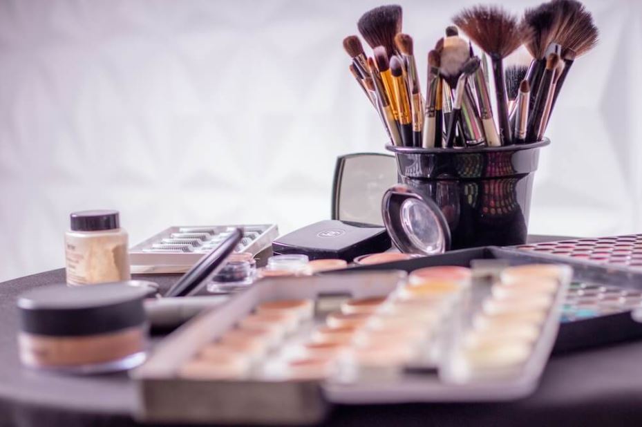 The Minimum Set of Cosmetics for Daily Makeup